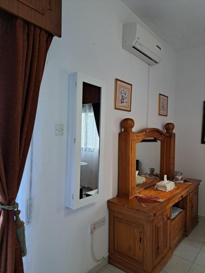 Shared Top 1St Floor Villa Limassol Extérieur photo